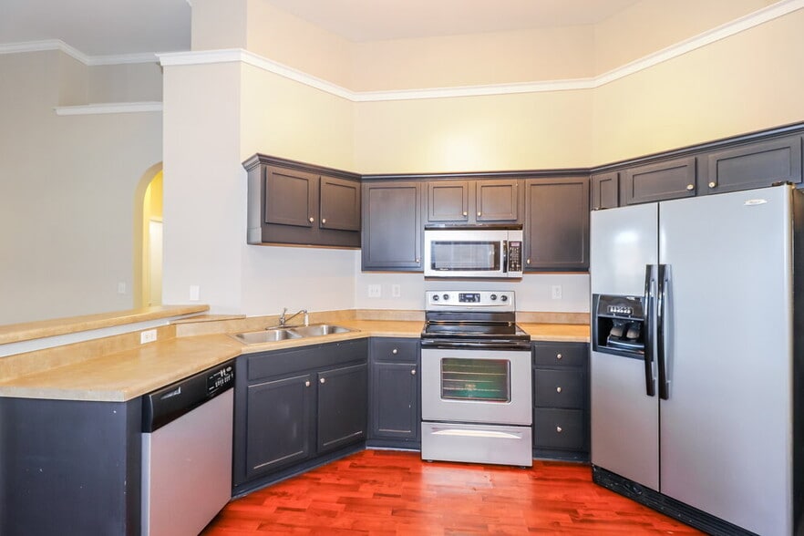 Building Photo - 9992 Misty Elm Dr