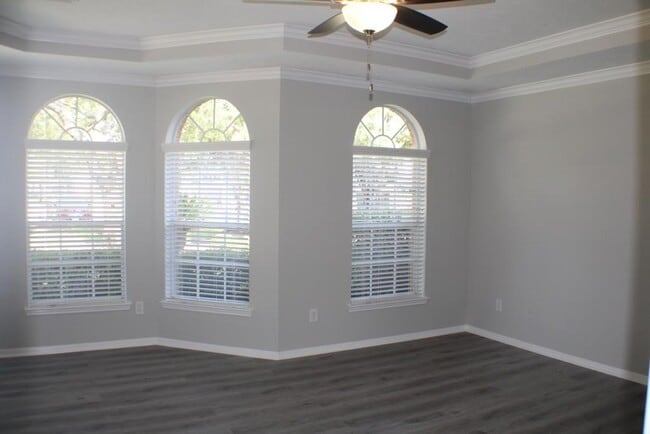 Building Photo - 2411 Rose Hollow Dr