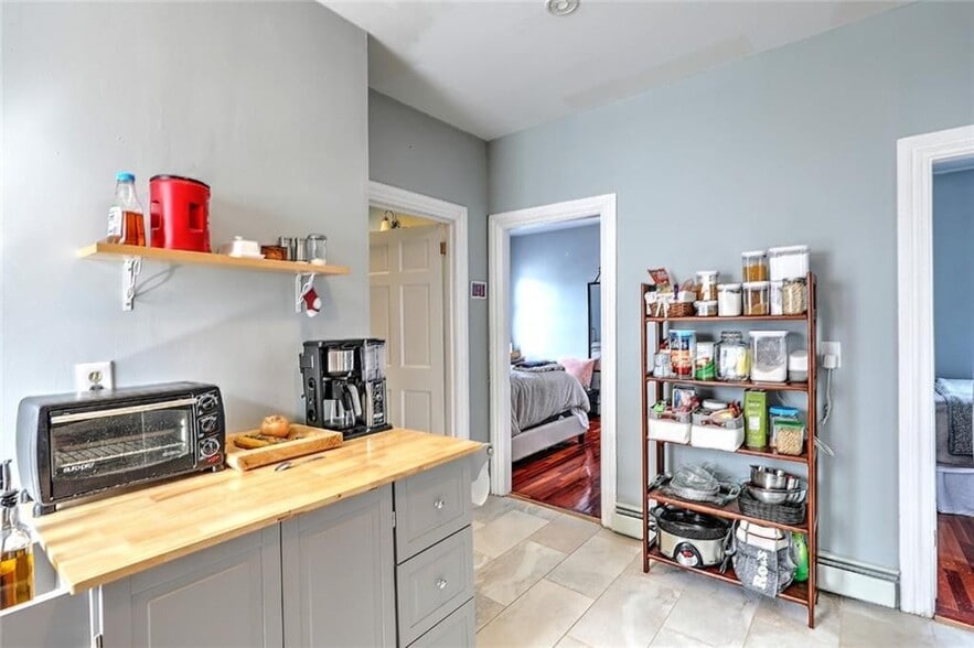 Building Photo - 390 Hope St