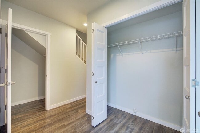 Building Photo - 3Bd/2.5Ba Kirkland Townhouse