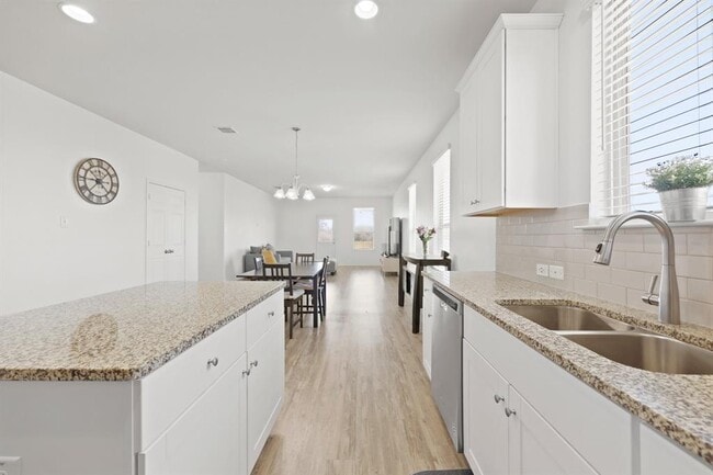 Building Photo - 240 Bedford Falls Ln