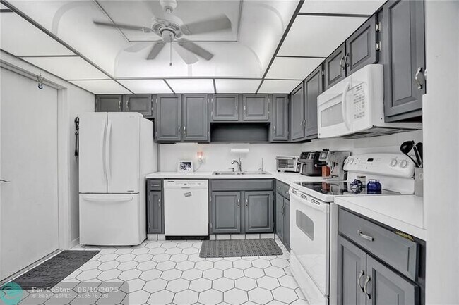 Building Photo - 1370 S Ocean Blvd