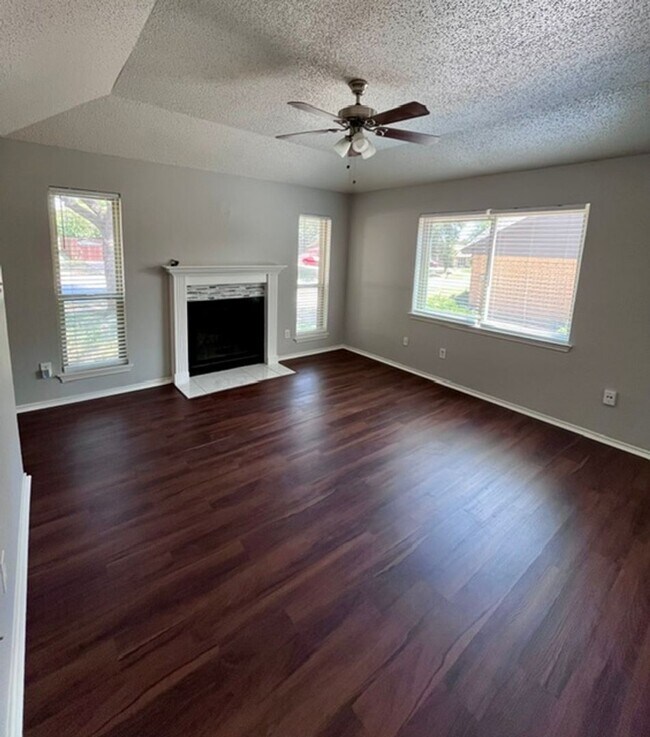 Building Photo - Cute 1 story duplex in Euless in CGISD