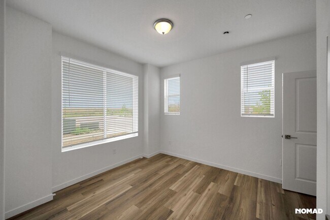 Building Photo - Spacious 3BR Townhome in Broomfield