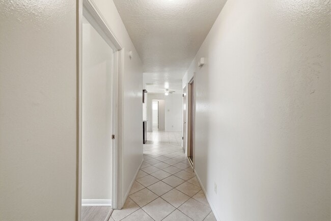 Building Photo - 4506 Jamaica Ln