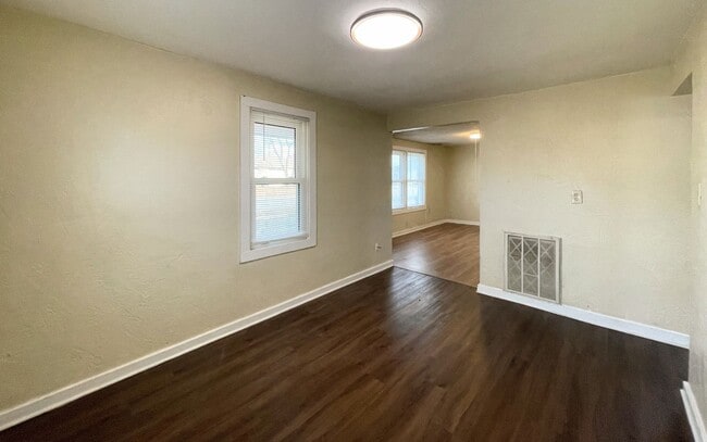 Building Photo - 3 Bedroom 1 Bathroom house