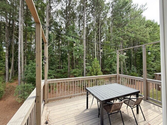 Building Photo - 1059 Lathrop Ln