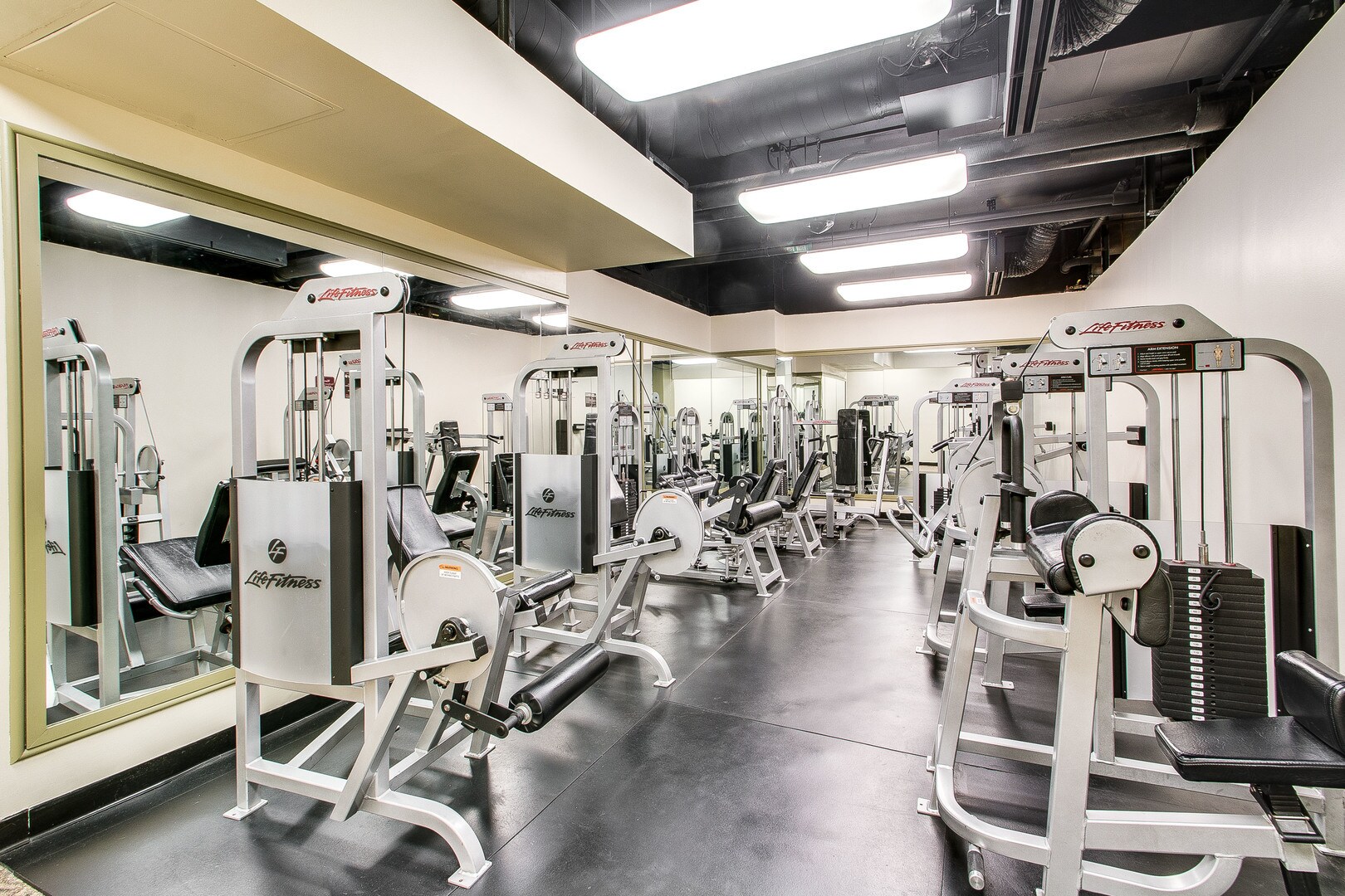 Building Photo - 663 N State St