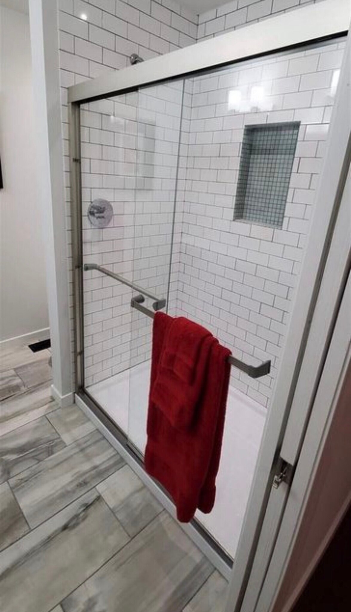 Building Photo - 565 Lakeland Dr