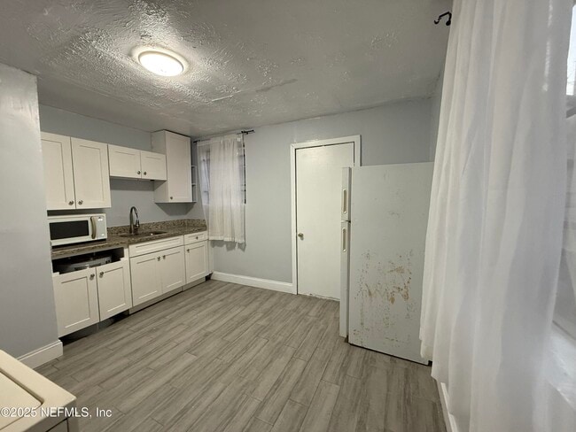 Building Photo - 1574 W 14th St