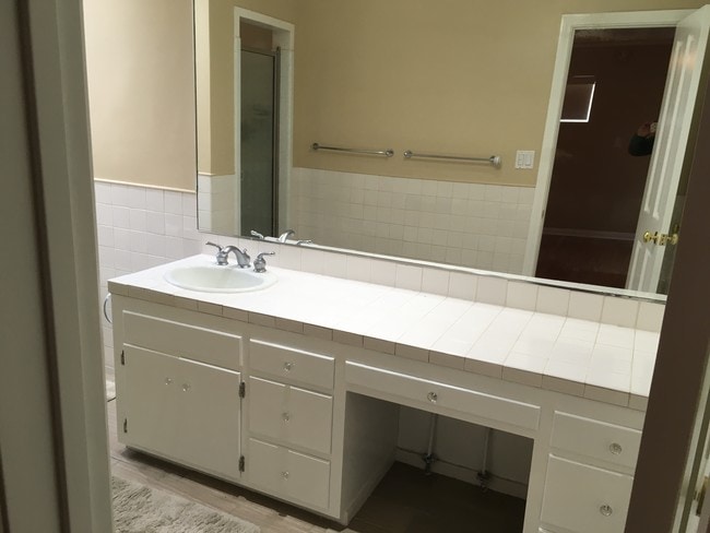 Master Bath - 844 N Laurel Ave