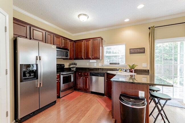 Building Photo - Furnished Rental Utilities included