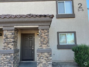 Building Photo - 2 Bedroom 1.5 Bath  Move in Ready in North...