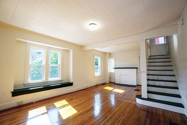 Building Photo - 948 Ackerman Ave