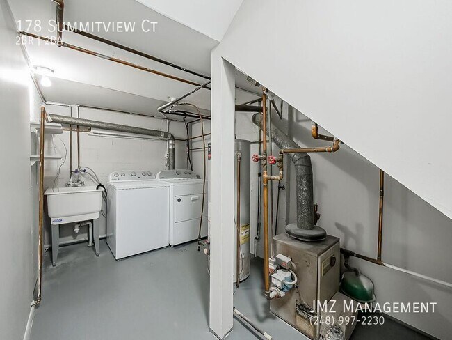 Building Photo - 178 Summitview Ct-