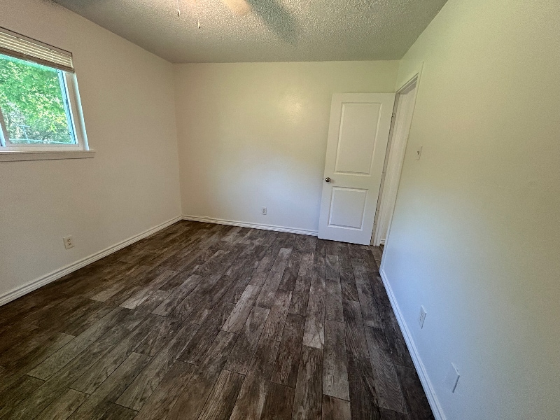 Building Photo - 402 Randy Blvd