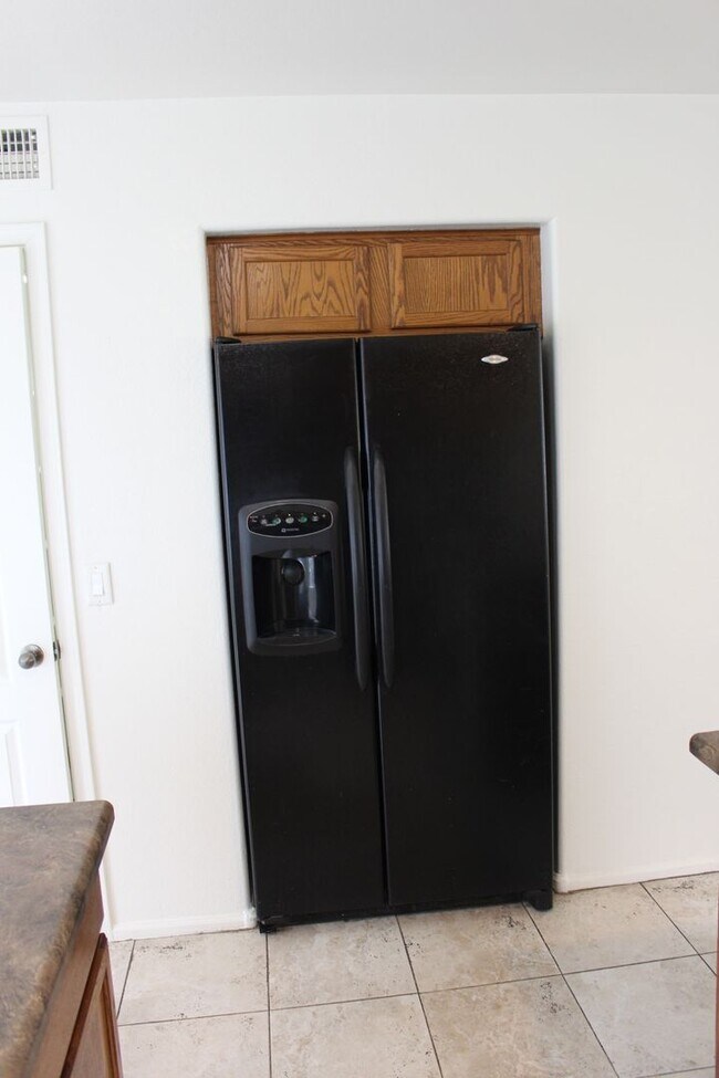 Building Photo - 3 bedroom with loft in Cheatham farms