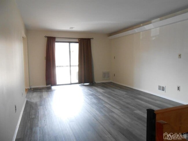 Building Photo - 512 Sharon Garden Ct