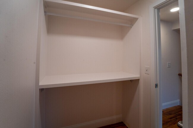 Building Photo - 4 Artillery Ln