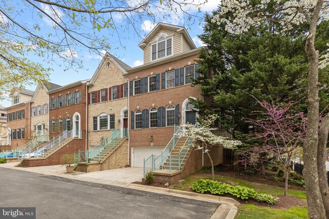 Building Photo - 11201 Woodglen Dr