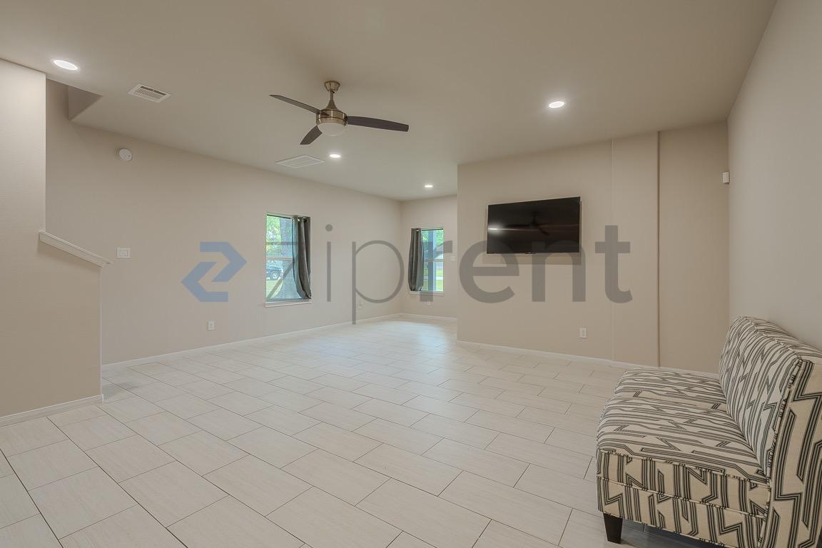 Building Photo - 110 Turner St