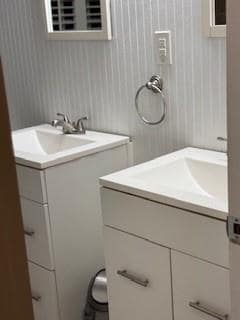 Building Photo - 4839 Lehigh Dr