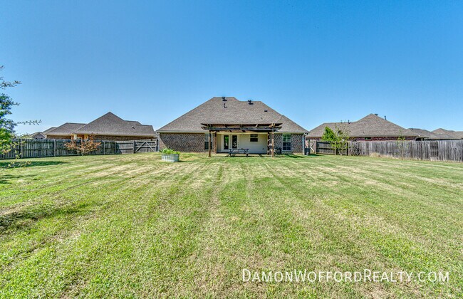 Building Photo - 117 Windy Hollow