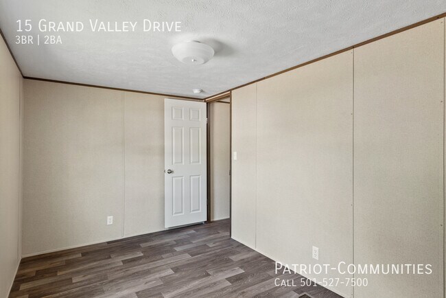 Building Photo - 15 Grand Valley Dr