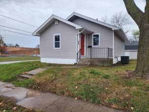 Building Photo - 2 Bedroom 1 Bathroom House