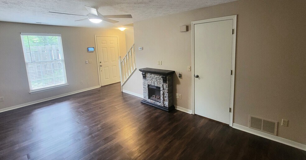Building Photo - 378 Waterside Ave