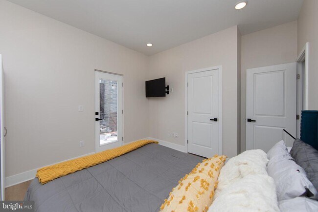 Building Photo - 2001 S Norwood St