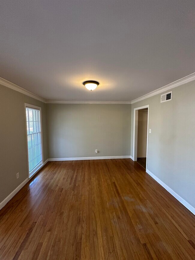 Building Photo - 4197 Woodcrest Dr