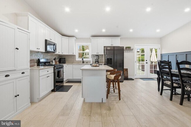 Building Photo - 7024 Lee Park Ct