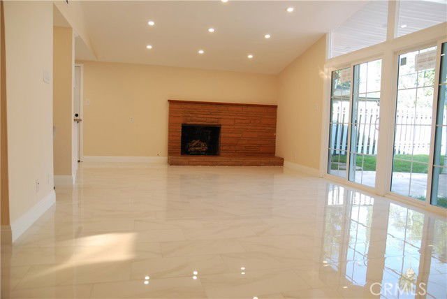 Building Photo - 6744 Cozycroft Ave