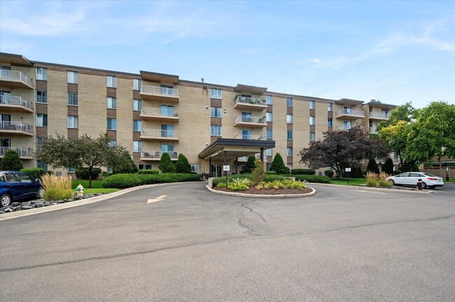 Primary Photo - 100 W Butterfield Rd