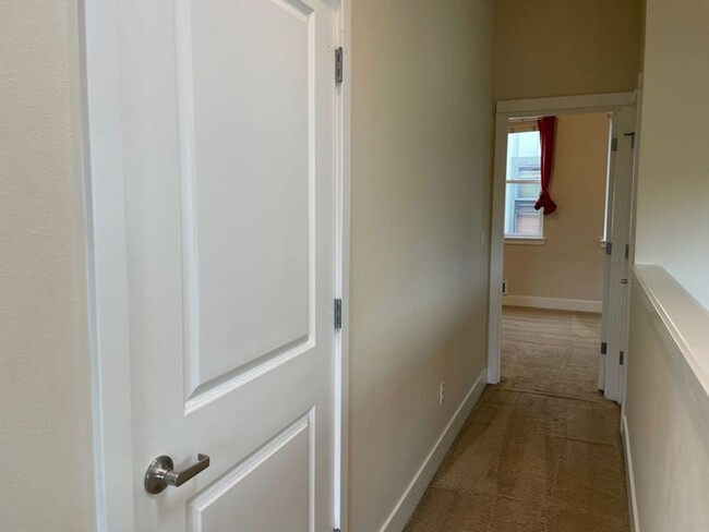 Building Photo - Light and Bright Greenwood Townhouse