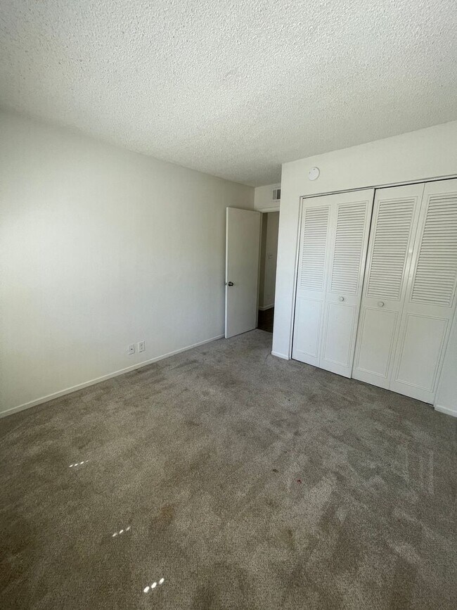 Building Photo - Lovely 2 Bedroom /  1 Bathroom for rent $2...