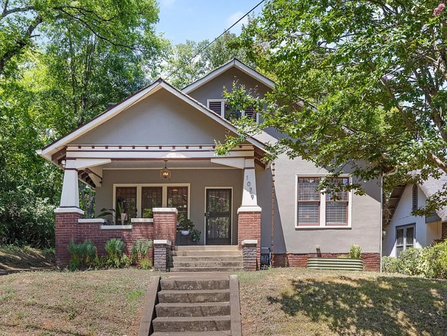 Building Photo - 1029 E 5th St