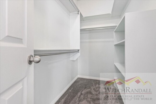 Building Photo - Spacious Residence in Taylorsville – 5 Bed...