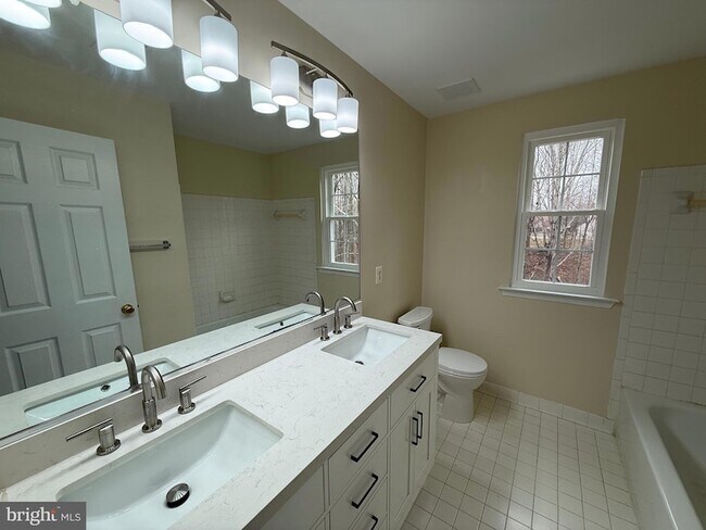 Building Photo - 10106 Garden Valley Ct