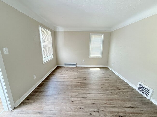 Building Photo - Fully Renovated 3-Bedroom Home – Move-In R...