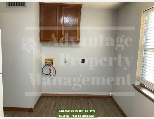 Building Photo - 1225 Woodside Dr