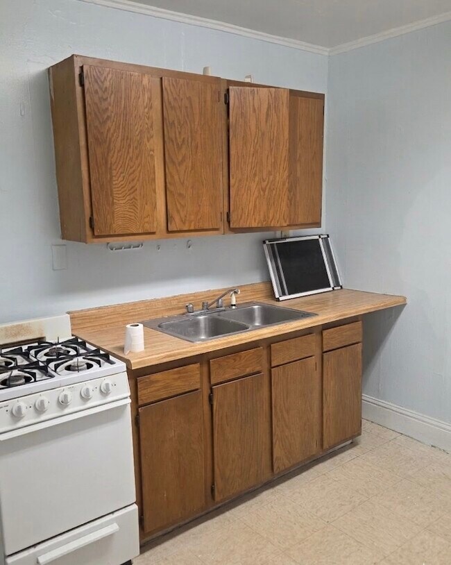 Building Photo - 97 Oak St