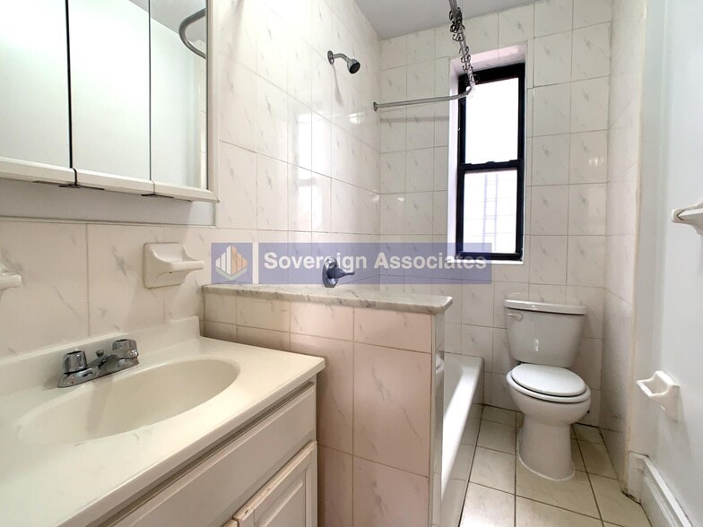 Building Photo - 555 W 156th St