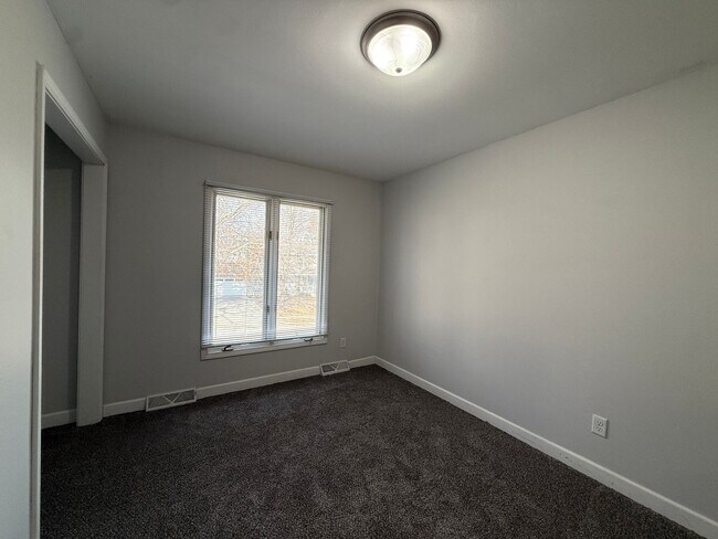 Building Photo - $2,900 | 5 Bedroom, 3 Bathroom House | No Pets | Available for Immediate Move In!