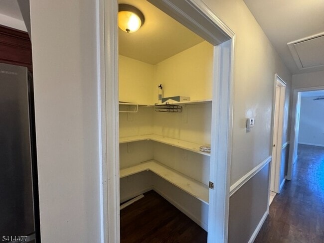 Building Photo - 83 Broadway