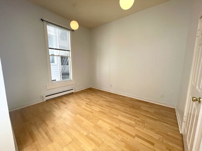 Building Photo - 1107 Oak St