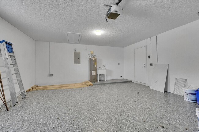 Building Photo - 13048 Meadowbreeze Dr