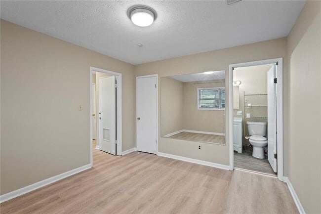 Building Photo - 1201 Shoreham Dr