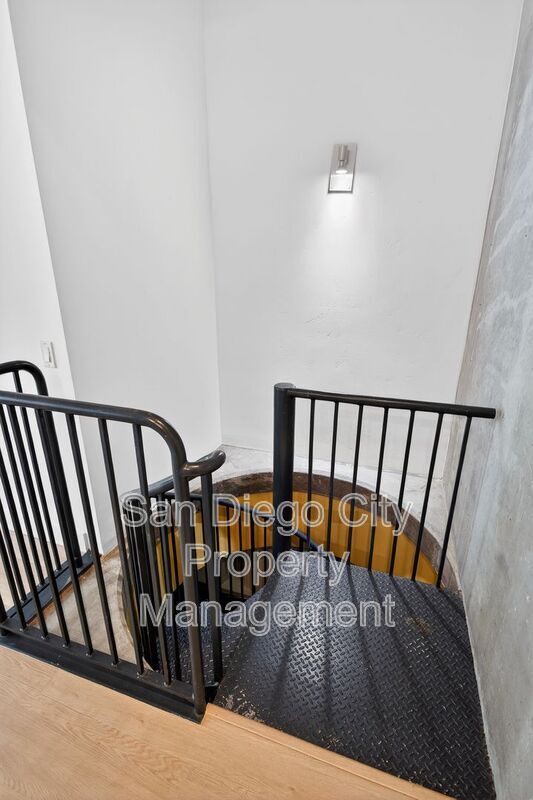 Building Photo - 1025 Island Ave